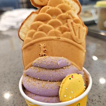 Somisomi - Ube ice cream, red bean taiyaki and a macaron - Desserts Near Me - San Jose, California