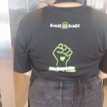 Shake Shack Santa Monica - Cool tee!!!!!!!!!! - Burgers Near Me - Santa Monica, California