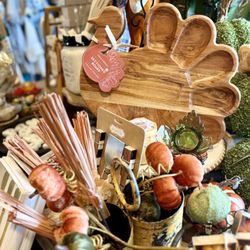 The Yellow Butterfly - Thanksgiving decorations and gifts