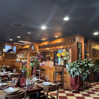 Bounxou Thai - The interior of the restaurant. - Thai Near Me - Jacksonville, Florida Bounxou Thai - The interior of the restaurant. - Thai Near Me - Jacksonville, Florida