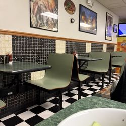 Delicioso Gourmet Pizza & Subs - Inside