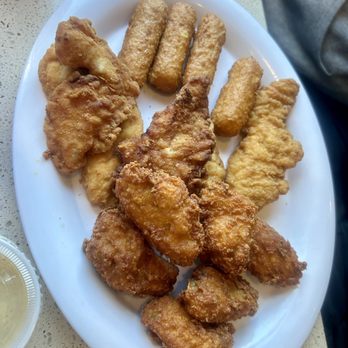 Atlantic Diner - Appetizer sampler - American Near Me - Richmond Hill, New York