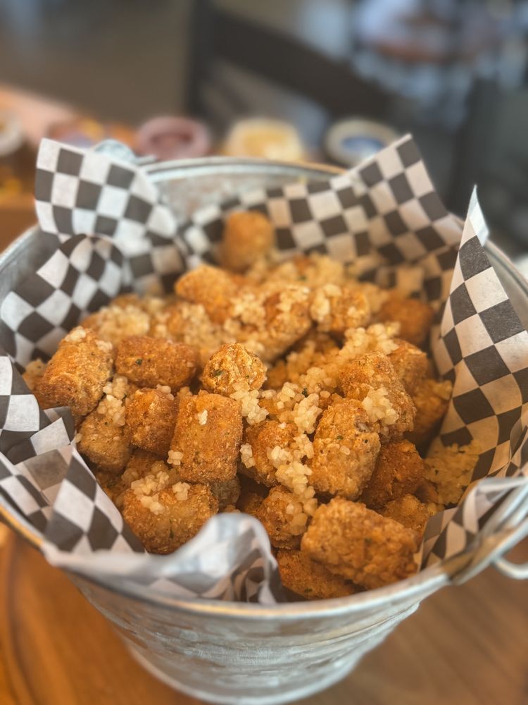Food from Po'Boy & Tings