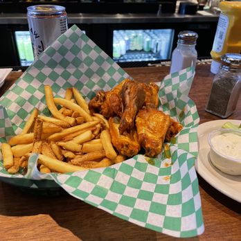 Runyon's - Wing combo - American Near Me - Minneapolis, Minnesota Runyon's - Wing combo - American Near Me - Minneapolis, Minnesota