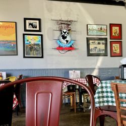 Gus's World Famous Fried Chicken - Louisville - Interior decor