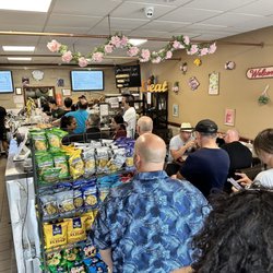 Giovannis Deli - Lunchtime rush.