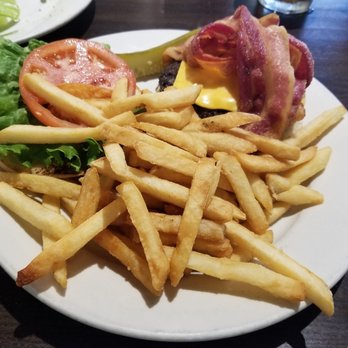 Froggy Bottom Pub - Build your own burger....with bacon this time. - Vietnamese Near Me - Washington, DC, District of Columbia