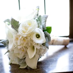 Studio Dan Meiners - White bridal bouquet