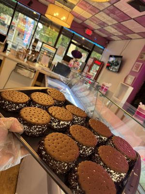 MIKEY'S SOFT SERVE / SMASHED BURGERS AND FRIES by null