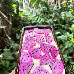 Breadbasket and more - Vegan dragonfruit-banana bread