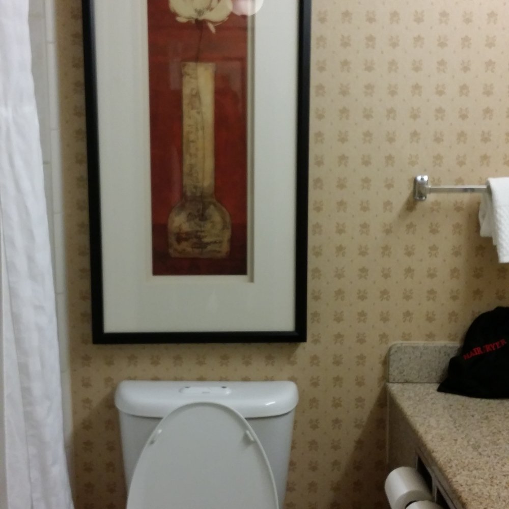 Hilton Pasadena - Bathroom - Hotels Near Me - Pasadena, California Hilton Pasadena - Bathroom - Hotels Near Me - Pasadena, California