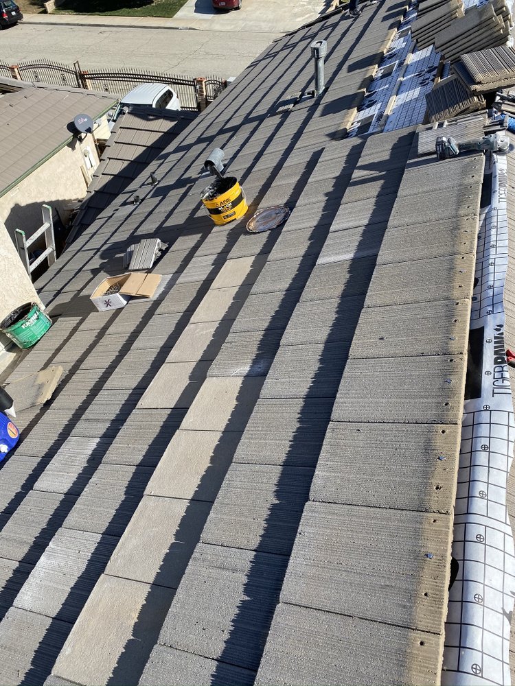 Slide of Benny’s Roofing Services