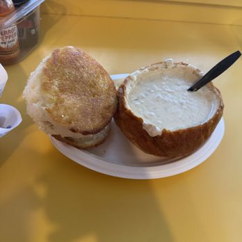 Splash Cafe - Clam Chowder Bread Bowl - American Near Me - Pismo Beach, California