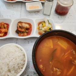 Samwon Garden Restaurant - Intestine and tripe soup with generous portion of rice and delicious banchan.