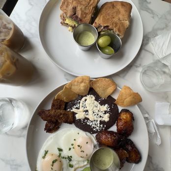 Lapluma Coffee & Wine - Salvo Sandwich and Chapin Breakfast - Coffee & Tea Near Me - Alexandria, Virginia