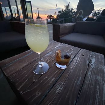 Buffalo Bar - Cocktails at sunset - Bars Near Me - Ridgedale, Missouri