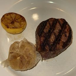 Filet with roasted garlic head Filet with roasted garlic head