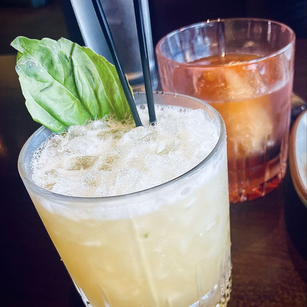 Oak and Main - The Basil Bourbon Bee and the Classic Old Fashioned - American Near Me - Roanoke, Texas