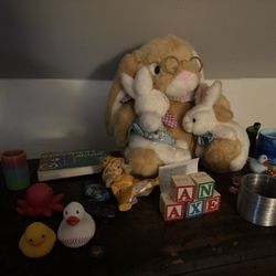 Lizzie Borden Bed & Breakfast Museum - Toys in the haunted room