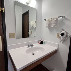 Hotel Glendive - Yellowstone River - New Bathroom Sinks