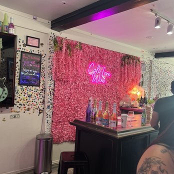 Cali Love Wine - Bar - Wine Tasting Room Near Me - Solvang, California Cali Love Wine - Bar - Wine Tasting Room Near Me - Solvang, California
