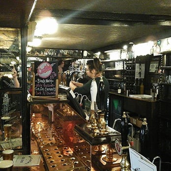 Whitelock's First City Luncheon Bar - Bar. - Pubs Near Me - Leeds, XWY