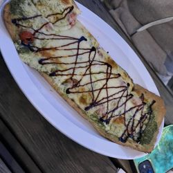 Bugaboo's Bar and Grill - Marg flatbread - real good!