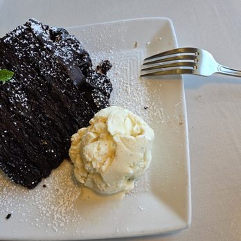 Arnies Restaurant Edmonds - Chocolate Utopia an amazing dessert! - Seafood Near Me - Edmonds, Washington