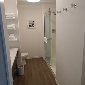 Hampton Inn - Clean bathroom, just a shower - no tub. Plenty of towels! - Hotels Near Me - San Diego, California