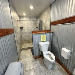 Butte KOA - The private bathroom and shower