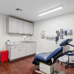 Palms Medical Group - Examination room at Palms Medical Group High Springs Location.