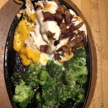 Applebee's Grill + Bar - Chicken bacon skillet - Sports Bars Near Me - Pittsburgh, Pennsylvania Applebee's Grill + Bar - Chicken bacon skillet - Sports Bars Near Me - Pittsburgh, Pennsylvania
