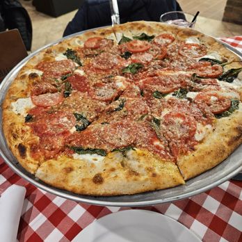 Grimaldi's Pizzeria - Margarita pizza with tomatoes - Pizza Near Me - Ankeny, Iowa Grimaldi's Pizzeria - Margarita pizza with tomatoes - Pizza Near Me - Ankeny, Iowa