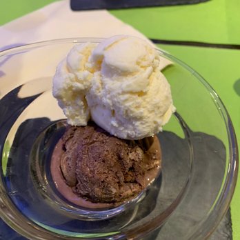 Da Giulia - Chocolate and white chocolate glacé (ice cream) - Italian Near Me - Paris, 75 Da Giulia - Chocolate and white chocolate glacé (ice cream) - Italian Near Me - Paris, 75