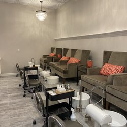 Paint Nail Bar - Pedicure station.