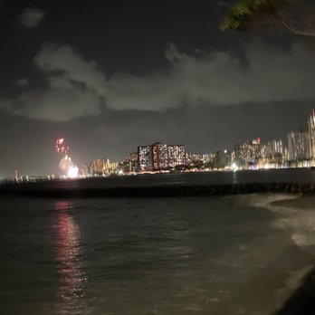 Barefoot Beach Cafe - Hilton fireworks with Waikiki on background - Breakfast & Brunch Near Me - Honolulu, Hawaii Barefoot Beach Cafe - Hilton fireworks with Waikiki on background - Breakfast & Brunch Near Me - Honolulu, Hawaii