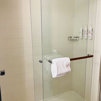 Indianapolis Marriott Downtown - Step in shower - Hotels Near Me - Indianapolis, Indiana