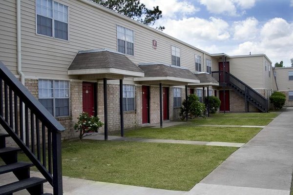 Le Chateau Apartments