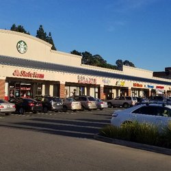 Cash 4 Gold & Diamonds - Entrance of shopping center