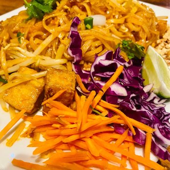 Torung Restaurant - Pad Thai w/crispy Fried Tofu - Thai Near Me - Los Angeles, California Torung Restaurant - Pad Thai w/crispy Fried Tofu - Thai Near Me - Los Angeles, California