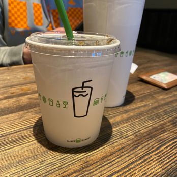 Shake Shack Perimeter Mall - Drink refills - Burgers Near Me - Atlanta, Georgia Shake Shack Perimeter Mall - Drink refills - Burgers Near Me - Atlanta, Georgia