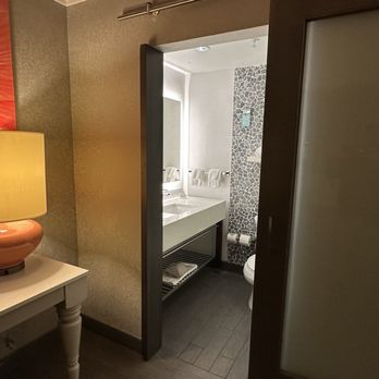 Hilton Garden Inn Calgary Downtown - Room 627 King Corner w/ Sofabed - Hotels Near Me - Calgary, Alberta Hilton Garden Inn Calgary Downtown - Room 627 King Corner w/ Sofabed - Hotels Near Me - Calgary, Alberta