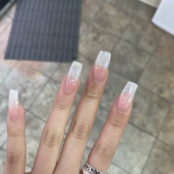 Bellevue Luxury Nails - Nail Salons Near Me - Bellevue, Washington