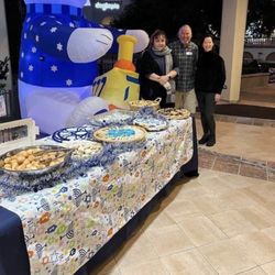 Beth Chaim Congregation - Channukah celebration at Blackhawk plaza