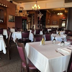 Amici's Restaurant - Dining room