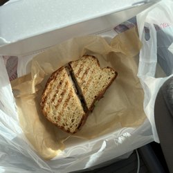 Kiwi Cafe & Smoothies - Mediterranean Chicken Sandwich