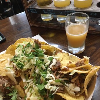 Summer Fox Brewing - Nachos and beer flight. - Brewpubs Near Me - Fresno, California