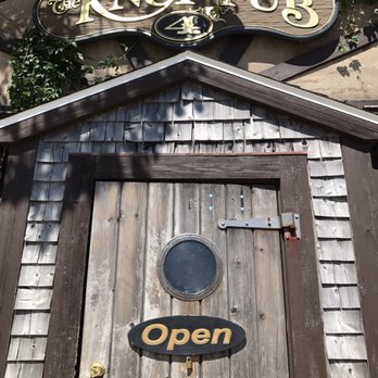 The Knot Pub - Pubs Near Me - Lunenburg, Nova Scotia