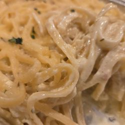 Carmine's Pizza - Linguine Alfredo