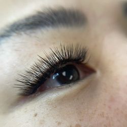 Foxtrot Studio - Full set of lash extensions done by Jenna of Foxtrot Studios.